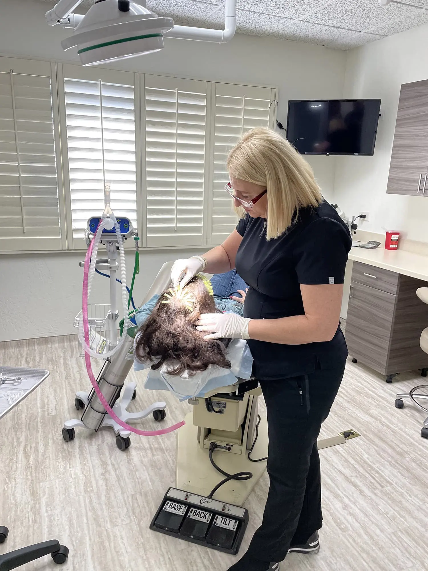 Hair 4 Life Medical - Dr. Kelemen